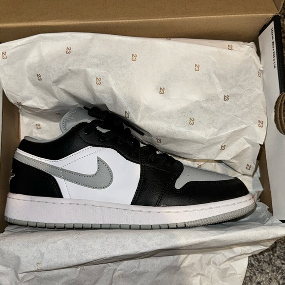 Air Jordan 1 Low (GS) - Picture 1 of 5